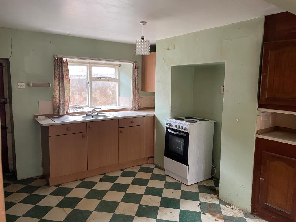 Lot: 26 - HOUSE FOR IMPROVEMENT -